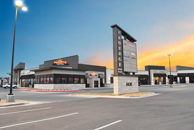 Vintage Retail Plaza