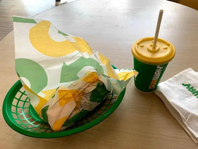 Subway Metropolis Mall