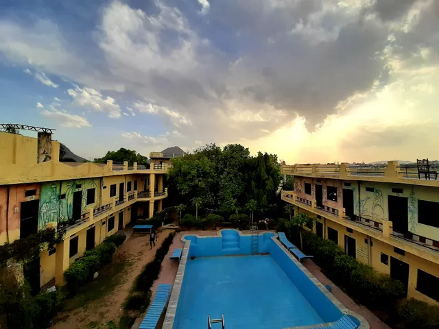 Moon Lake & Restaurant