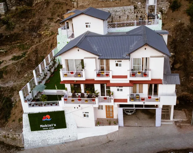 Mohinis Lakeview Cottages