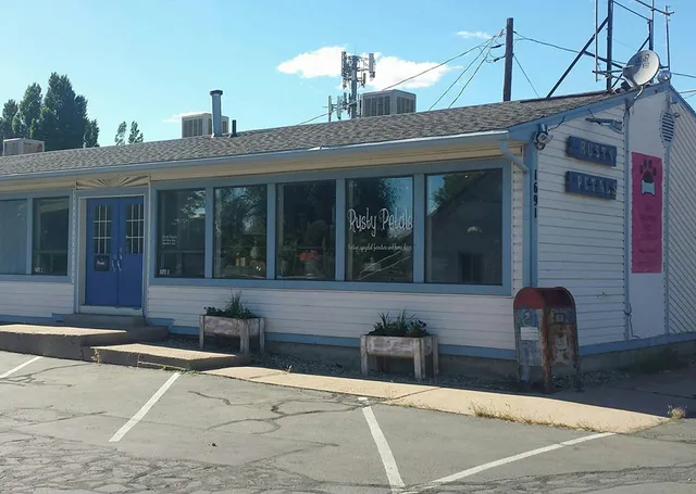 Rusty Petals Vintage, Antiques and Home Decor