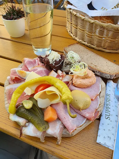 TOP-HEURIGER SUPPERER