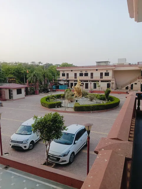 Mukund Vinod Garden, Govardhan