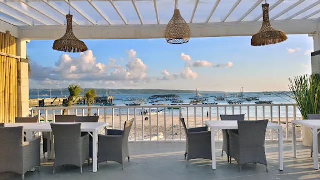 Jaansan Beach House | Restaurant, Bar & Lounge at Kelan Beach