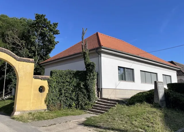 Kastélykert Vendégház Tata