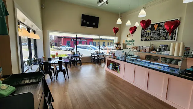 Bennie & Mae's Ice Cream Shop