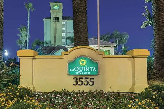 La Quinta Inn & Suites by Wyndham Ontario Airport