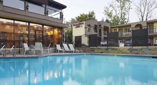 GreenTree Pasadena Inn