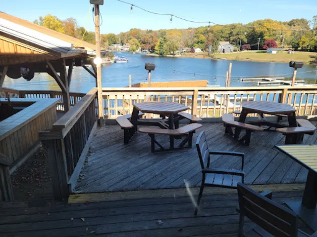 Upper Deck Bar & Grill