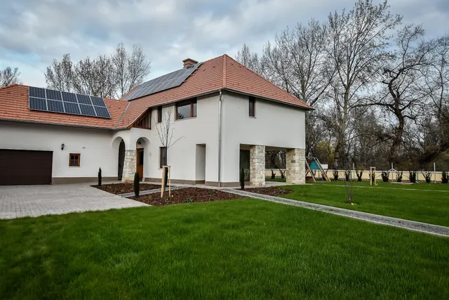 Bodrog 33 River House