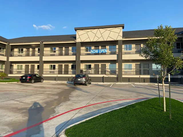 LiV INN & SUITES HOUSTON