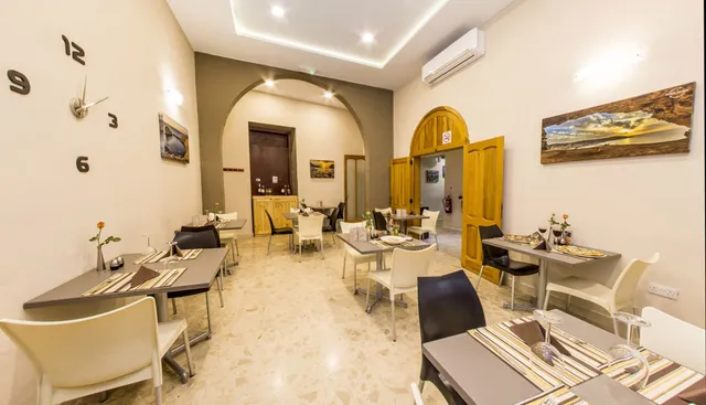 Ic-Centru Bar and Restaurant