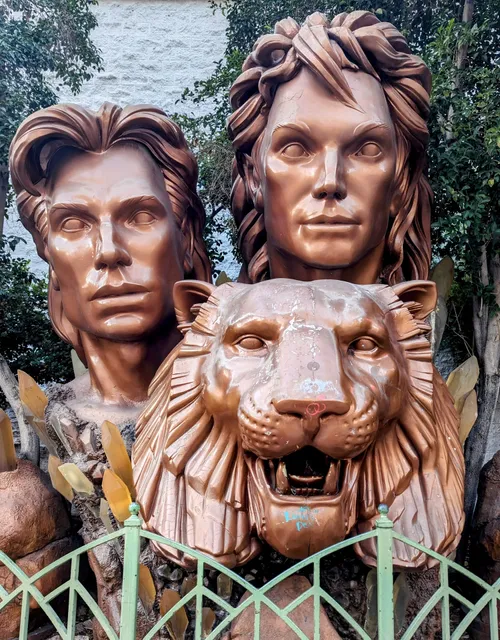 Siegfried & Roy Monument