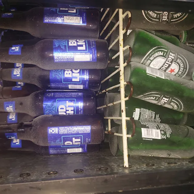 SPORTSMAN CORNER BAR & DAIQUIRIS