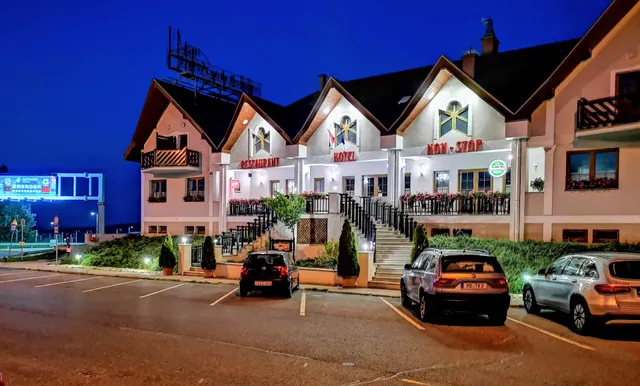 M1 Szekér Csárda Hotel és Étterem