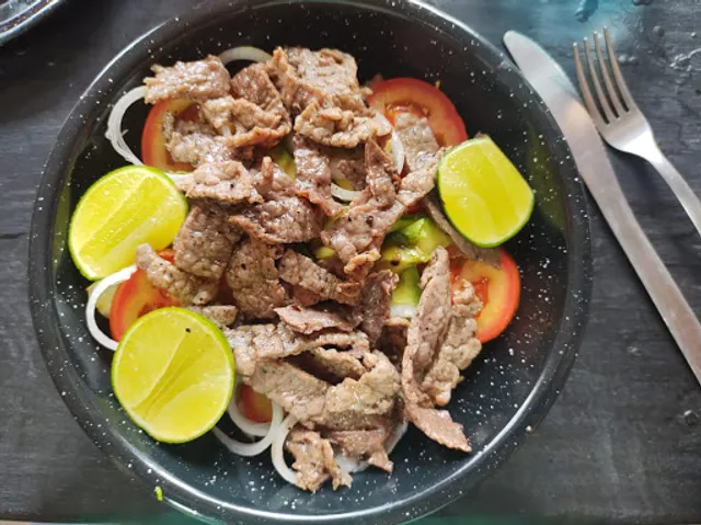 La Llamita - Food & Drinks