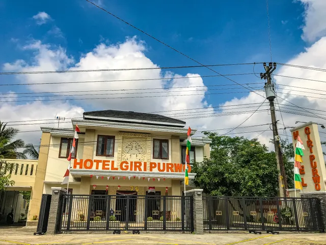 Hotel Giripurwo