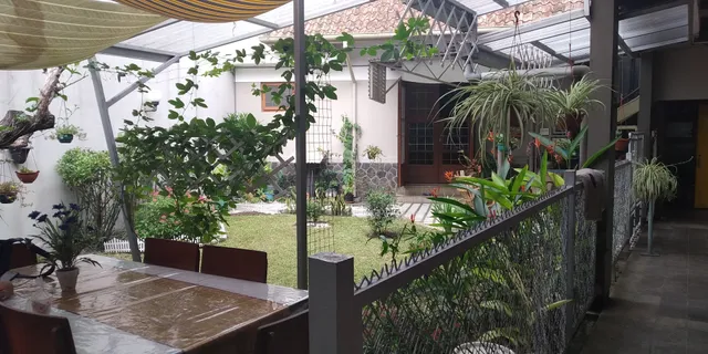 De Riau Cottage by House in Bandung