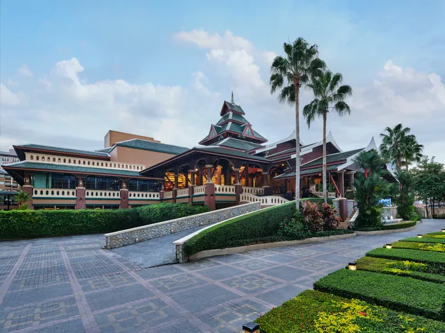 Novotel Phuket Vintage Park Resort