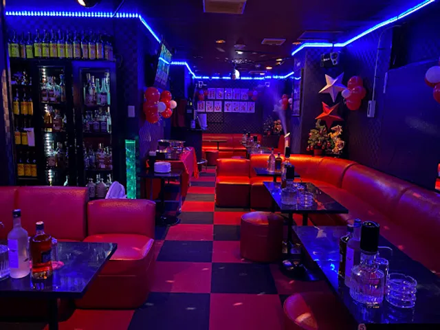 クラブ フェイマス