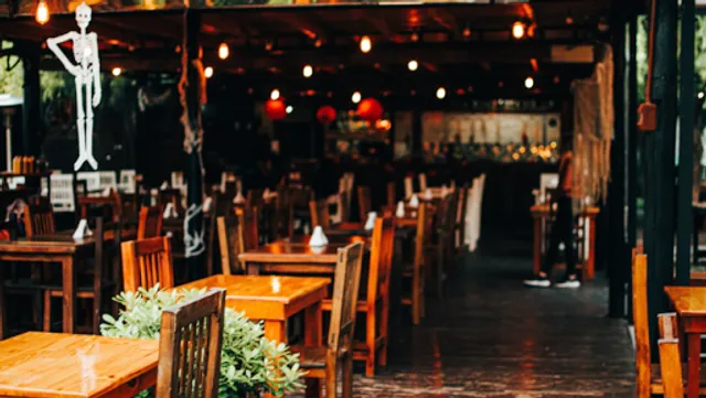 Brixton Hurlingham, Bar Restaurante