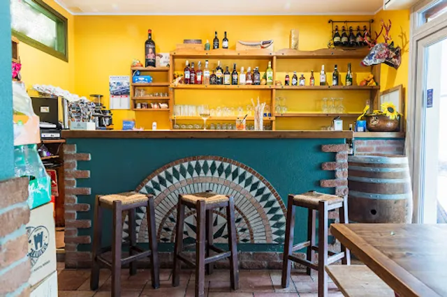 First King restaurant bar