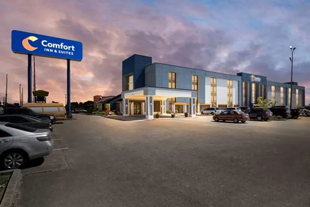 Comfort Inn & Suites Evansville Airport