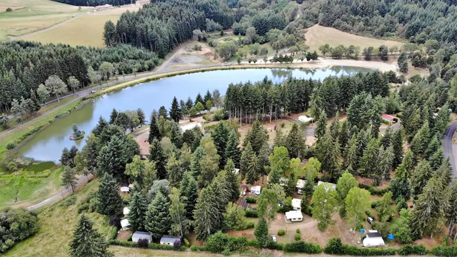 Camping La Chanterelle te 43440 Champagnac-le-Vieux