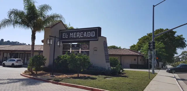 El Mercado Shopping Center