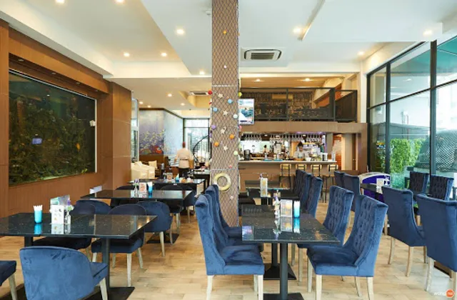 The Abyss - ร้านพิซซ่า เตาฟืน