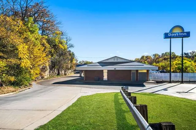 Days Inn by Wyndham Dubuque