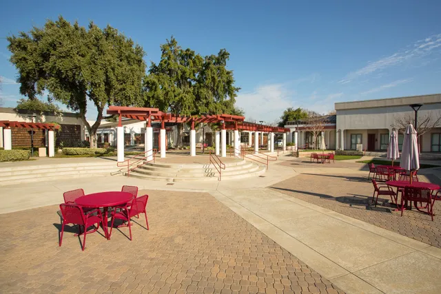 Humphreys University