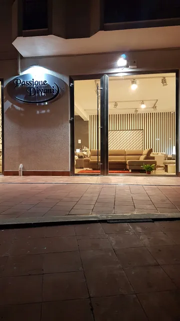 Passione Divani Di Navarra e Puma Riso