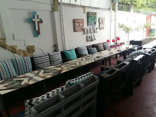 MADRE HIZO PAN BAKERY