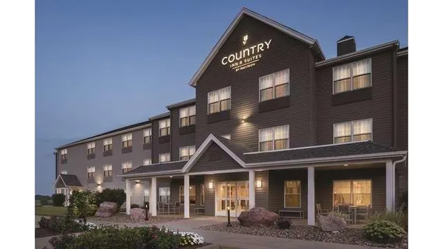 Country Inn & Suites by Radisson, Pella, IA