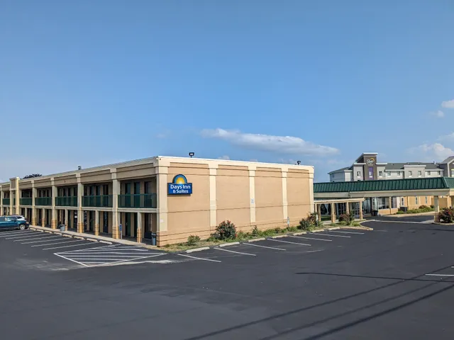 Days Inn & Suites by Wyndham York