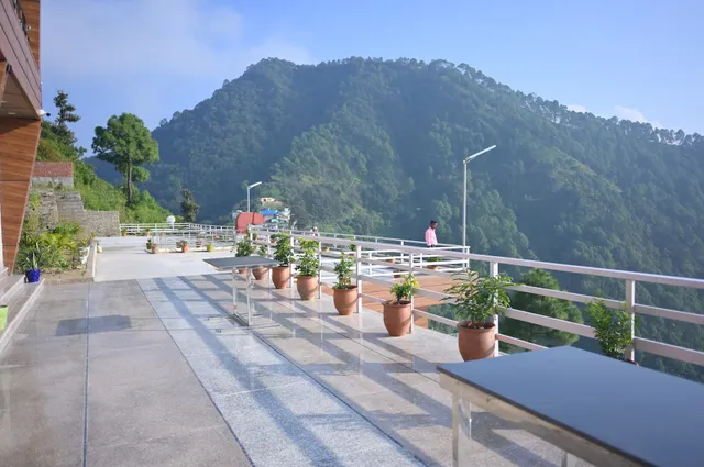 Dhurva Hotel and Resort - Lansdowne (Gumkhal)