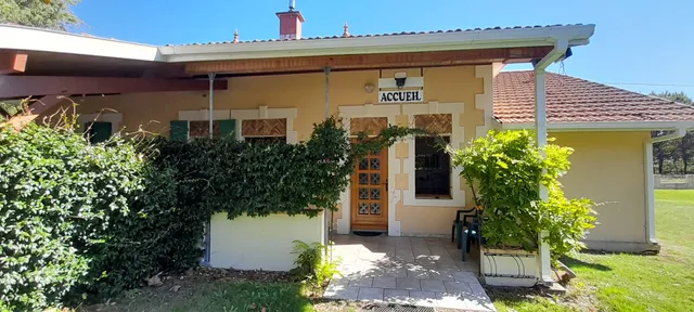 Aire Naturelle De Camping Les Bruyères