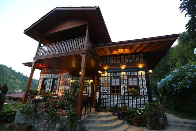 Şatıroğlu Konağı