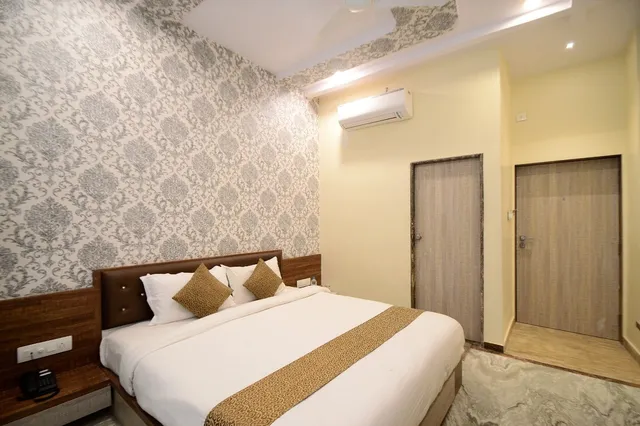 Oyo 48220 Townhouse Hotel Singh Palace-Near Bus Stand