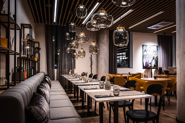 Kitchen & Bar at Courtyard