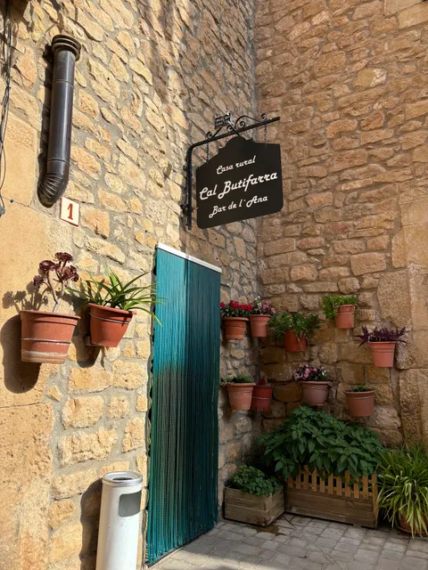 Casa Rural Cal Butifarra/ Bar de l'Ana