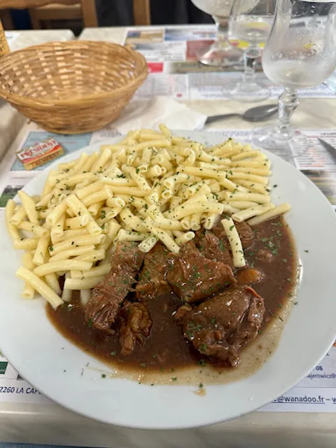 Les Trois Casquettes