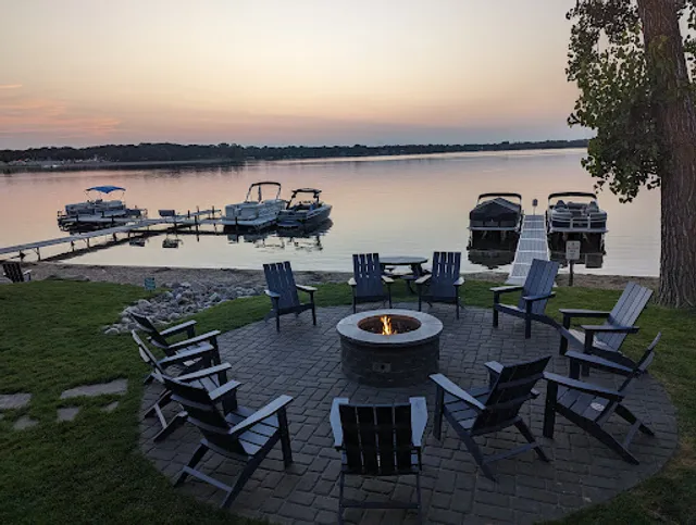 Willy's on the Water