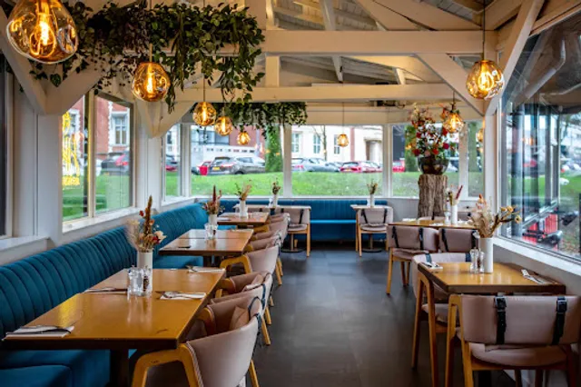 Mast010 Restaurant & Terras (Voorheen Hkiki)