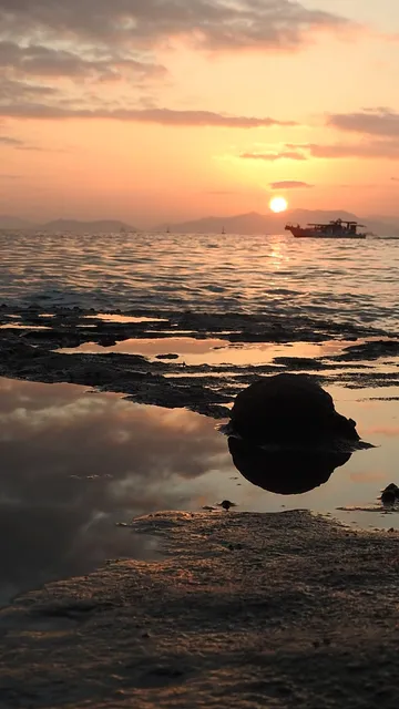 Waterfall Bay Egg Waffle Rocks