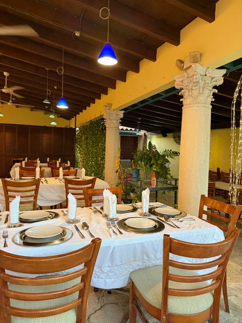 "Anna Maria's Autentico Ristorante Italiano".