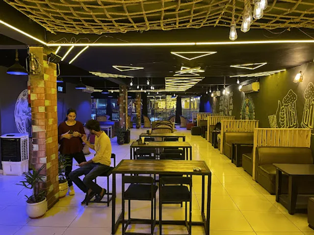 Club Old Barrel - MRP Bar , Family Restaurant Sports Bar Brewery