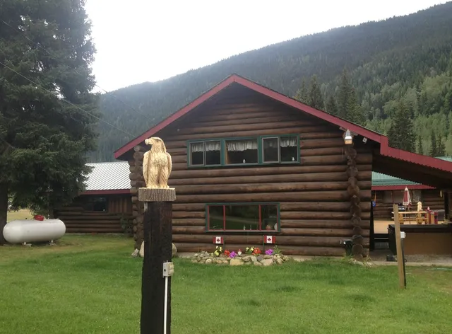 Summit River Lodge & Campsites