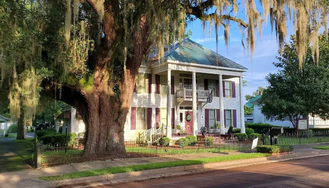 Commodore Bed & Breakfast